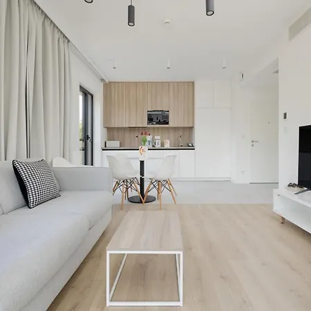 Apartment Shellter 117 J - By Jantar *
